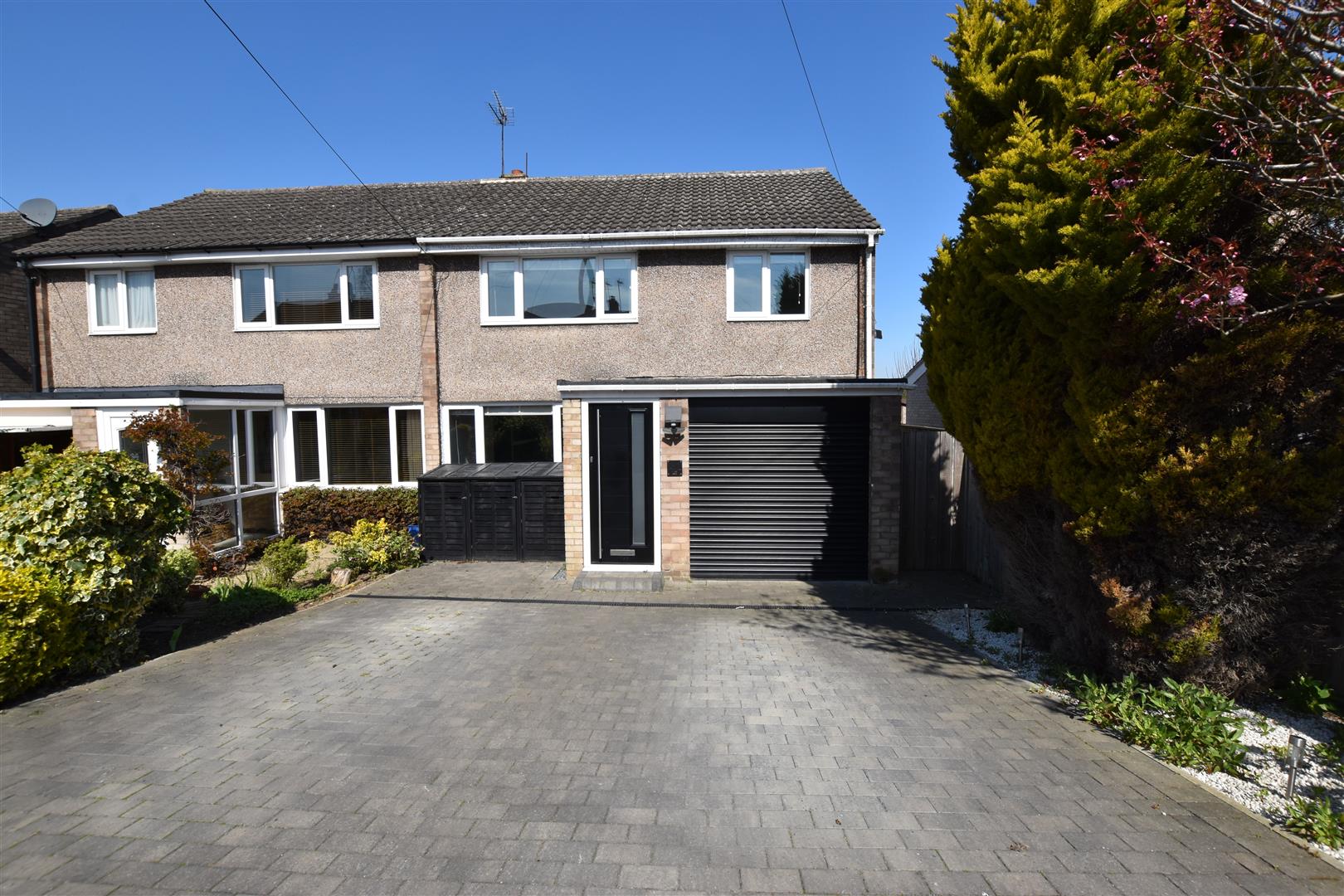 Kerry Drive, Kirk Ella, Hull, HU10 7NB